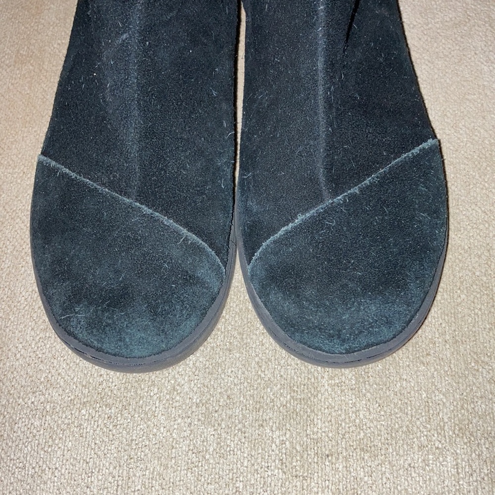TOMS Big Kids Rubber Sole Faux Fur Lined Suede Zip up Fall Winter Boots Size 4 - Picture 5 of 12